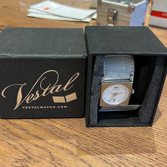 Vestal watch with vintage style band - Picture 1 of 3